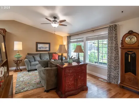 159 Live Oak Court Roseburg OR 97470