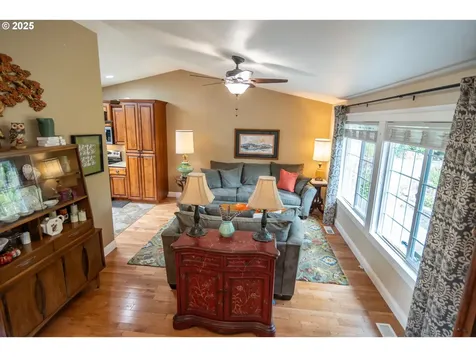 159 Live Oak Court Roseburg OR 97470