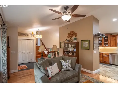 159 Live Oak Court Roseburg OR 97470