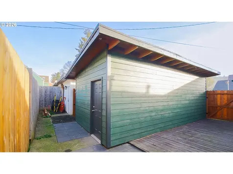 436 E 7th Street Coquille OR 97423