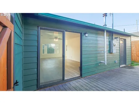 436 E 7th Street Coquille OR 97423