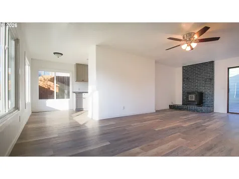 436 E 7th Street Coquille OR 97423