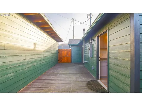 436 E 7th Street Coquille OR 97423