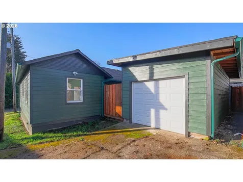 436 E 7th Street Coquille OR 97423