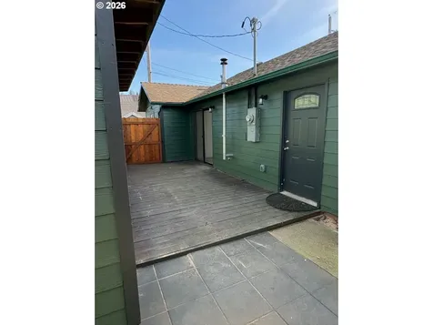 436 E 7th Street Coquille OR 97423