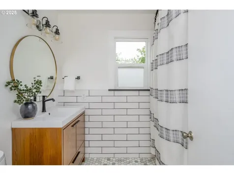 10227 N Macrum Avenue Portland OR 97203