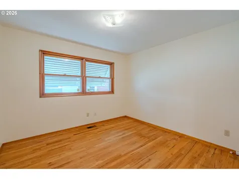 5026 SE Insley Street Portland OR 97206