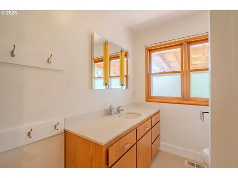 5026 SE Insley Street Portland OR 97206