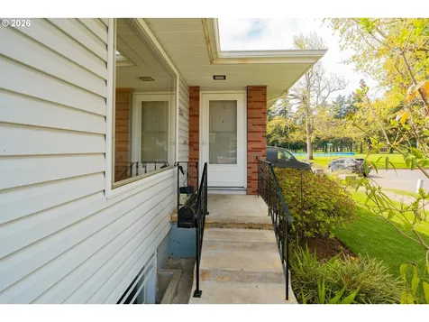 5026 SE Insley Street Portland OR 97206