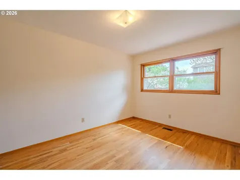 5026 SE Insley Street Portland OR 97206