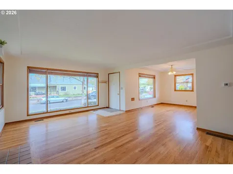 5026 SE Insley Street Portland OR 97206