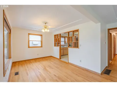 5026 SE Insley Street Portland OR 97206