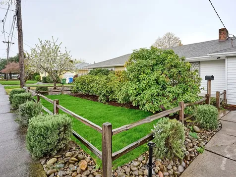 1071 23rd Street NE Salem OR 97301