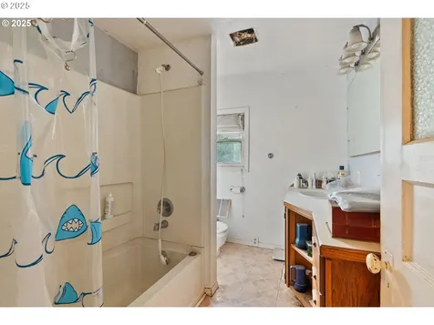 11138 NE Shaver Street Portland OR 97220