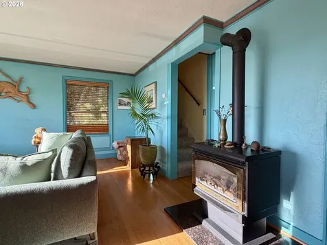 859 Glasgow Avenue Astoria OR 97103
