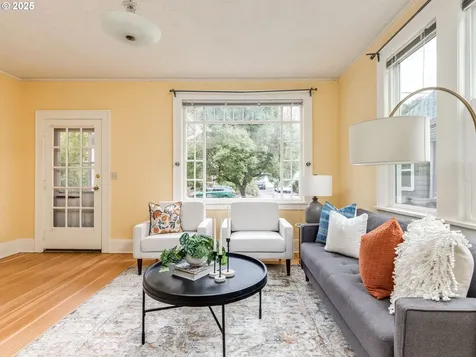 2323 SE Ash Street Portland OR 97214
