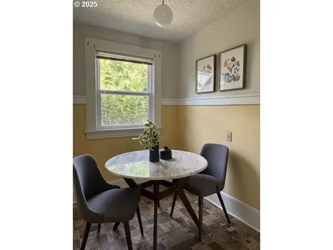 2323 SE Ash Street Portland OR 97214