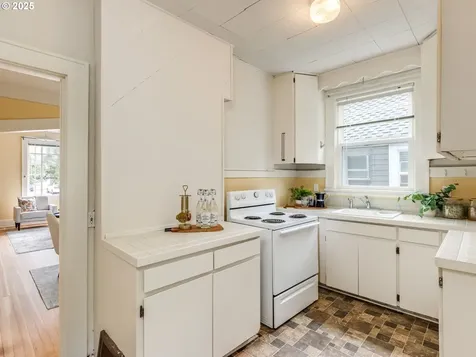 2323 SE Ash Street Portland OR 97214
