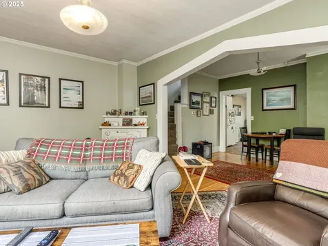 2323 SE Ash Street Portland OR 97214