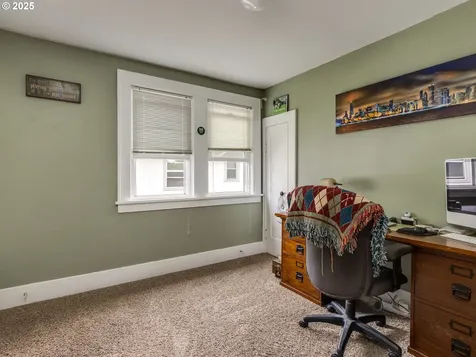 2323 SE Ash Street Portland OR 97214