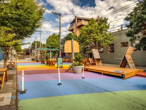 2323 SE Ash Street Portland OR 97214