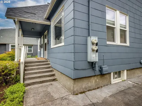2323 SE Ash Street Portland OR 97214