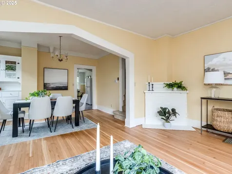 2323 SE Ash Street Portland OR 97214