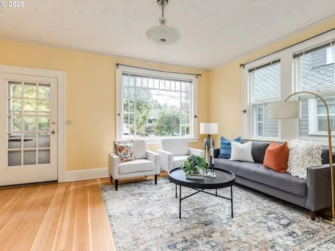 2323 SE Ash Street Portland OR 97214