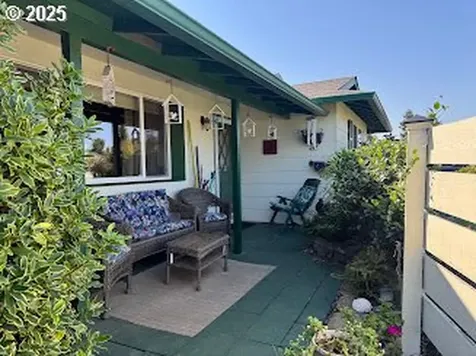 2268 9th Street Springfield OR 97477