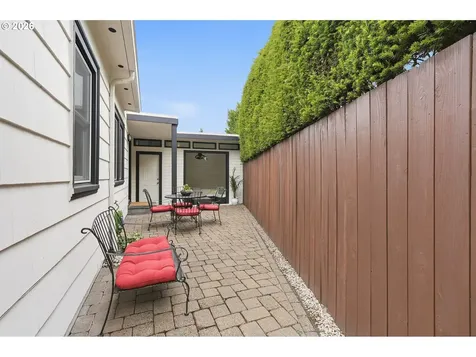 4135 NE Multnomah Street Portland OR 97232