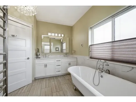 1308 E Main Street Cottage Grove OR 97424