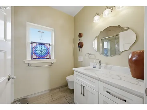 1308 E Main Street Cottage Grove OR 97424