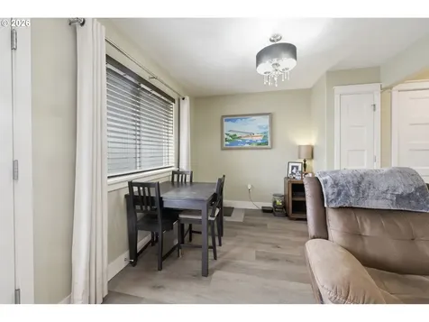 1308 E Main Street Cottage Grove OR 97424