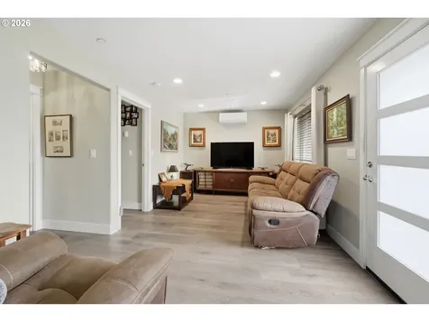 1308 E Main Street Cottage Grove OR 97424