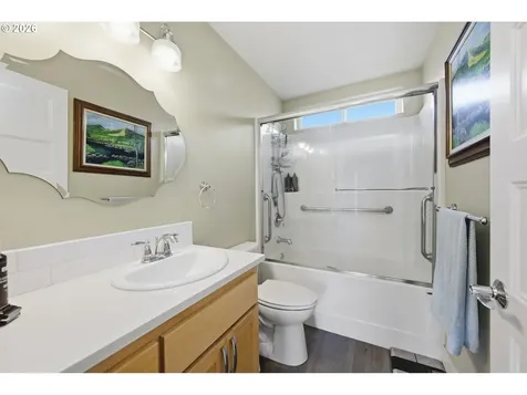 1308 E Main Street Cottage Grove OR 97424