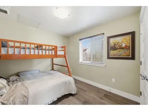 1308 E Main Street Cottage Grove OR 97424