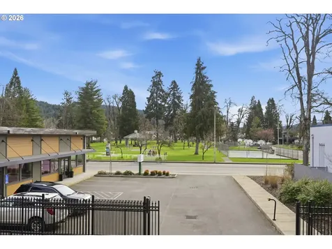 1308 E Main Street Cottage Grove OR 97424