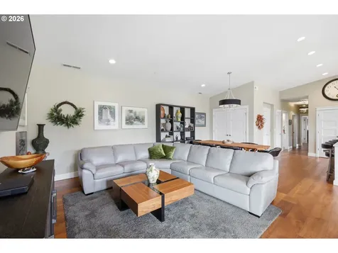 1308 E Main Street Cottage Grove OR 97424
