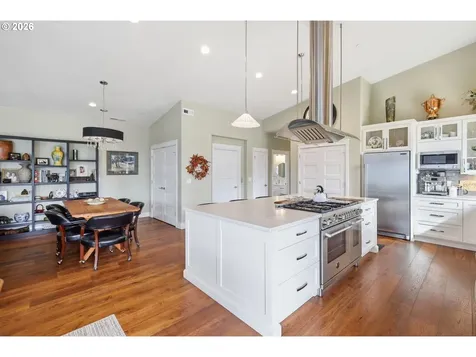 1308 E Main Street Cottage Grove OR 97424