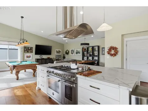 1308 E Main Street Cottage Grove OR 97424
