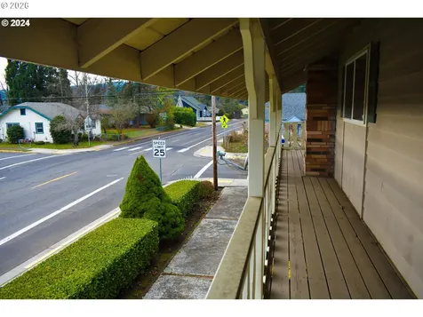 840 S 1st Street Cottage Grove OR 97424