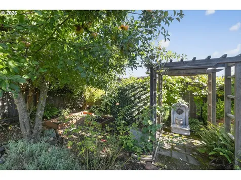 840 S 1st Street Cottage Grove OR 97424
