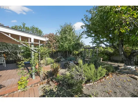840 S 1st Street Cottage Grove OR 97424