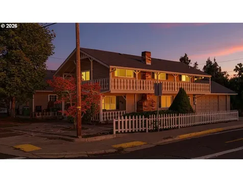 840 S 1st Street Cottage Grove OR 97424