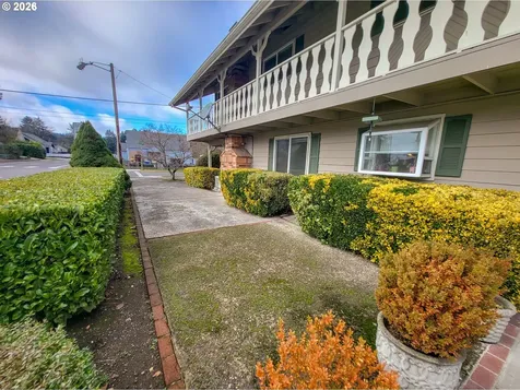 840 S 1st Street Cottage Grove OR 97424