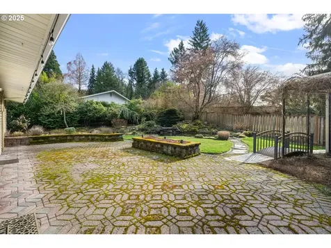 8420 SW Homewood Street Portland OR 97225