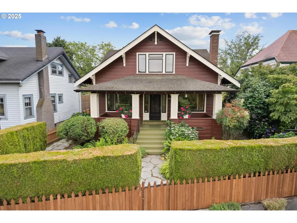 936 SE Sellwood Boulevard Portland OR 97202