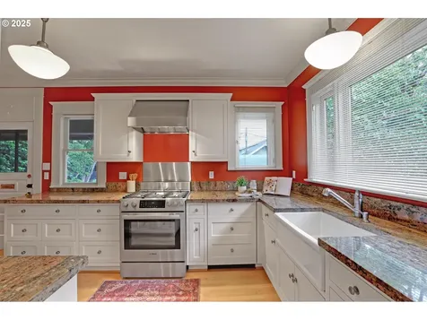 936 SE Sellwood Boulevard Portland OR 97202