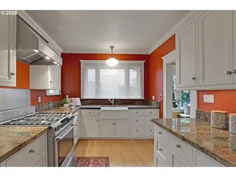 936 SE Sellwood Boulevard Portland OR 97202