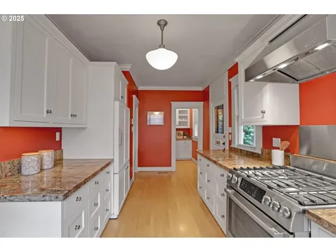 936 SE Sellwood Boulevard Portland OR 97202
